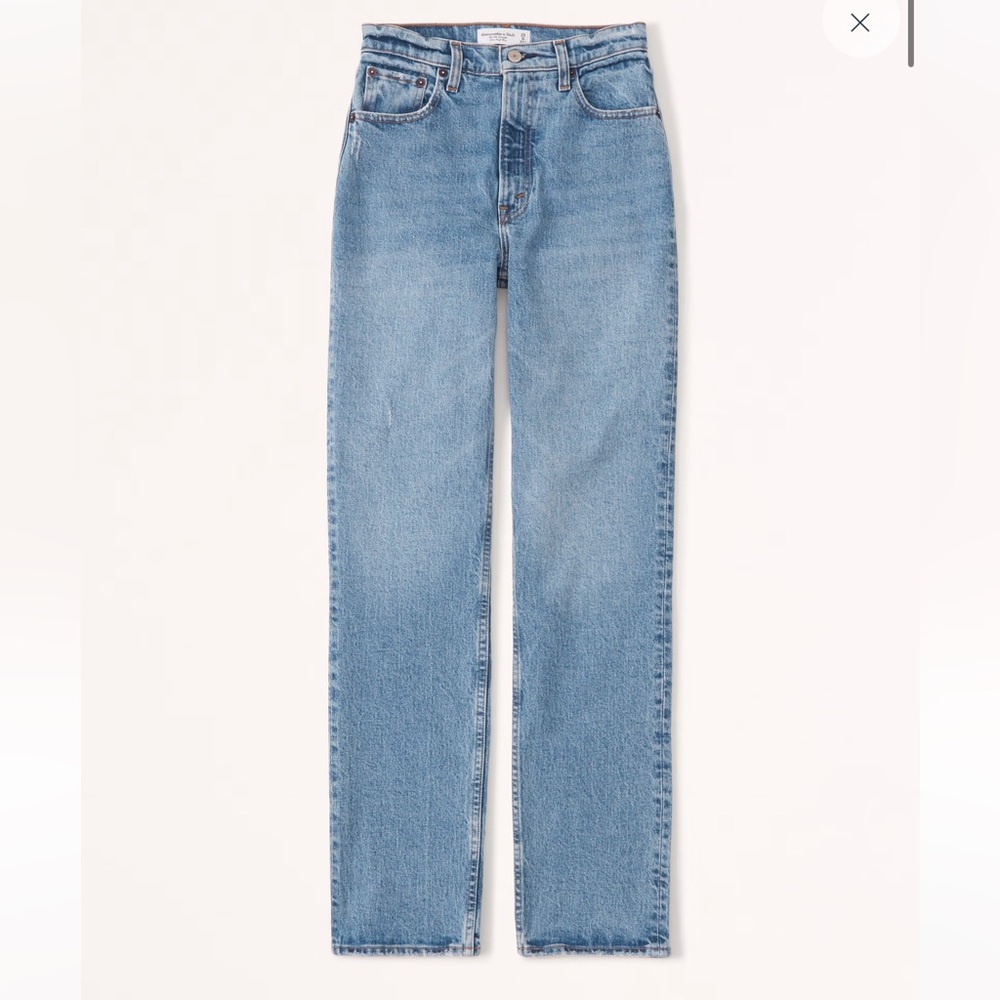 Abercrombie and Fitch 90s high-rise straight legs jeans.